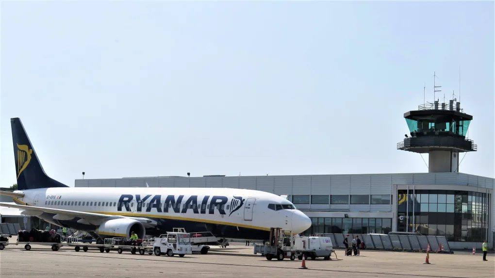 Aéroport de Biard — VTC au départ de Poitiers