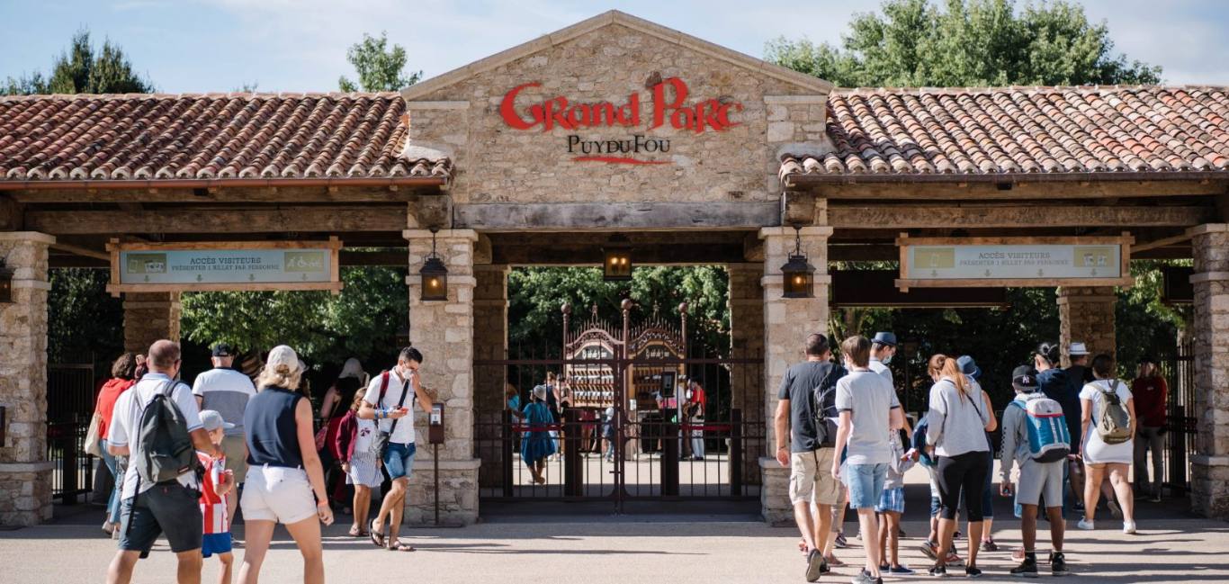 Puy du Fou — VTC au départ de Poitiers