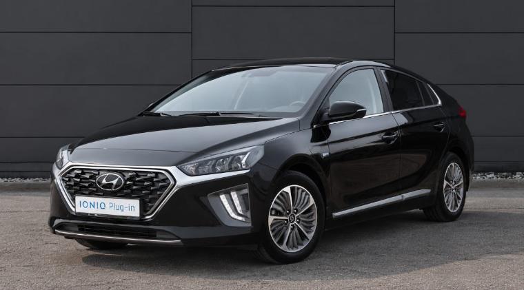 Hyundai Ioniq noire — berline VTC FLY Transport à Poitiers (Vienne)