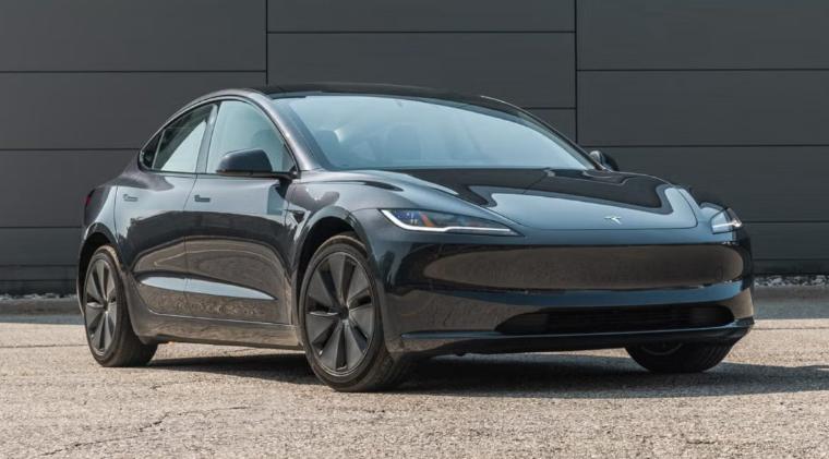 Tesla Model 3 grise — berline VTC FLY Transport à Poitiers (Vienne)